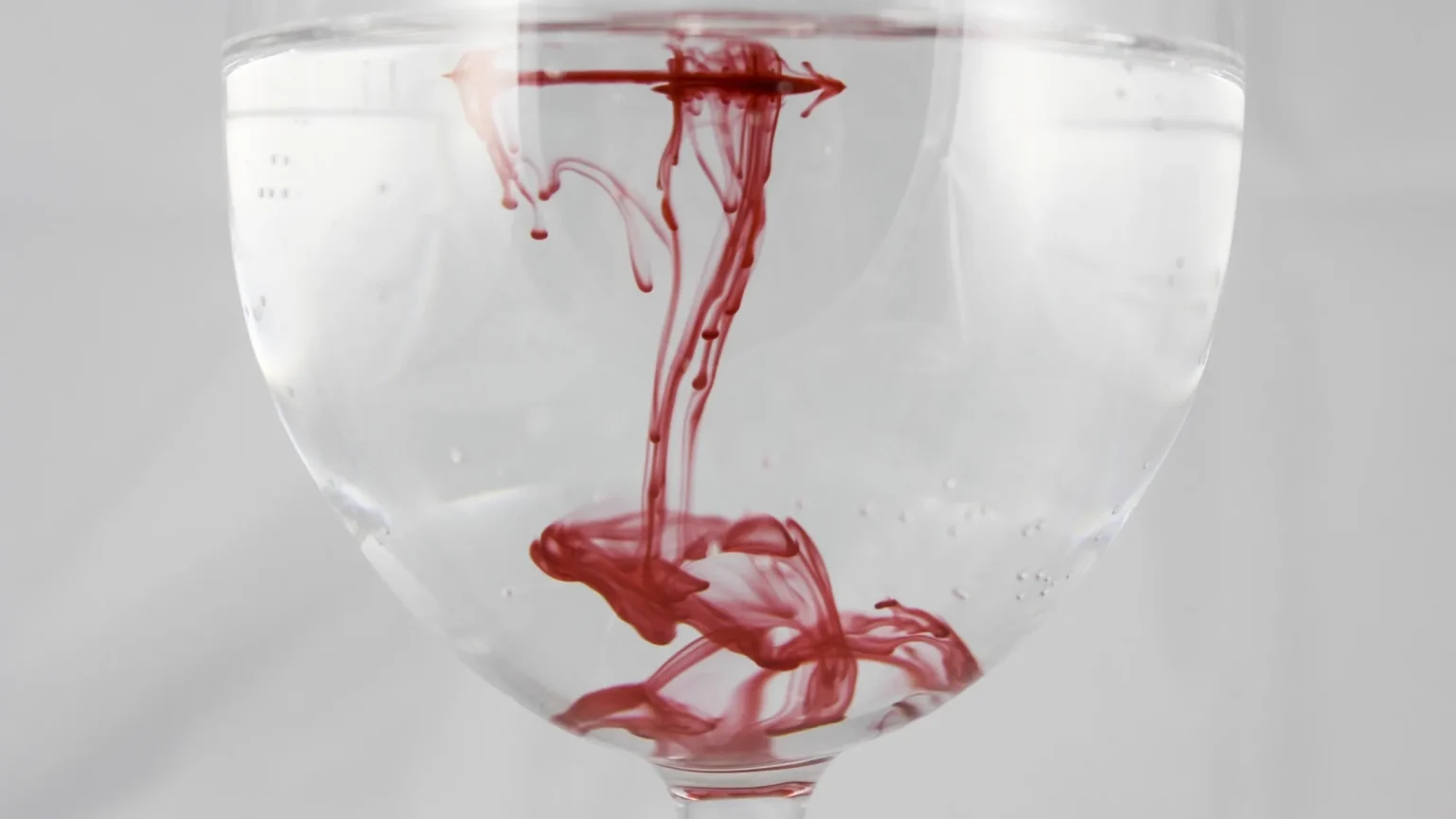 Co oznacza krew we śnie.