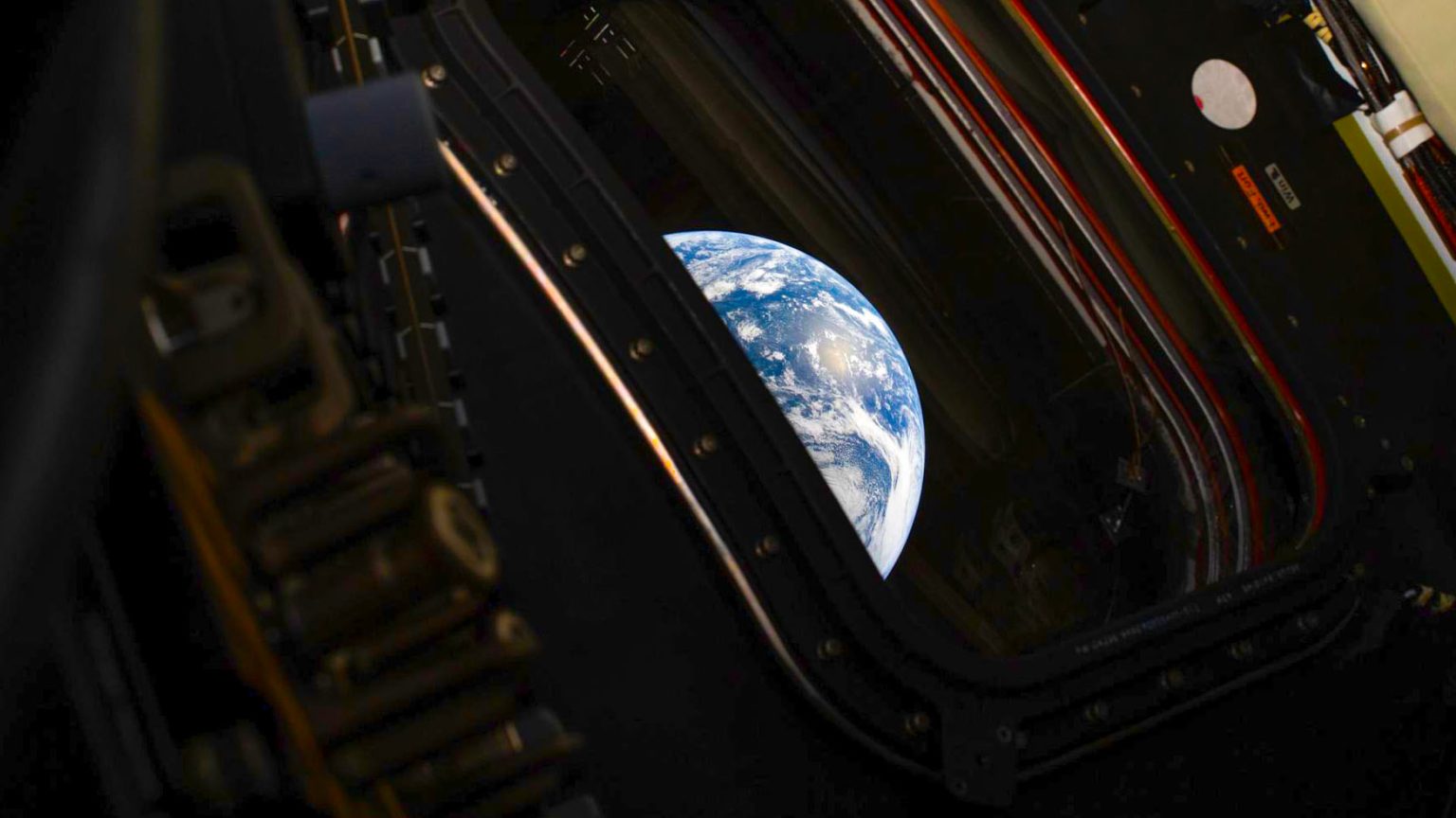 NASA prezentuje zdjęcia Ziemi z Artemis II.